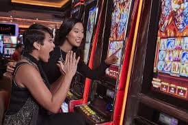 Studio Live Sic Bo dengan dealer profesional dan siaran langsung berkamera multi-sudut
